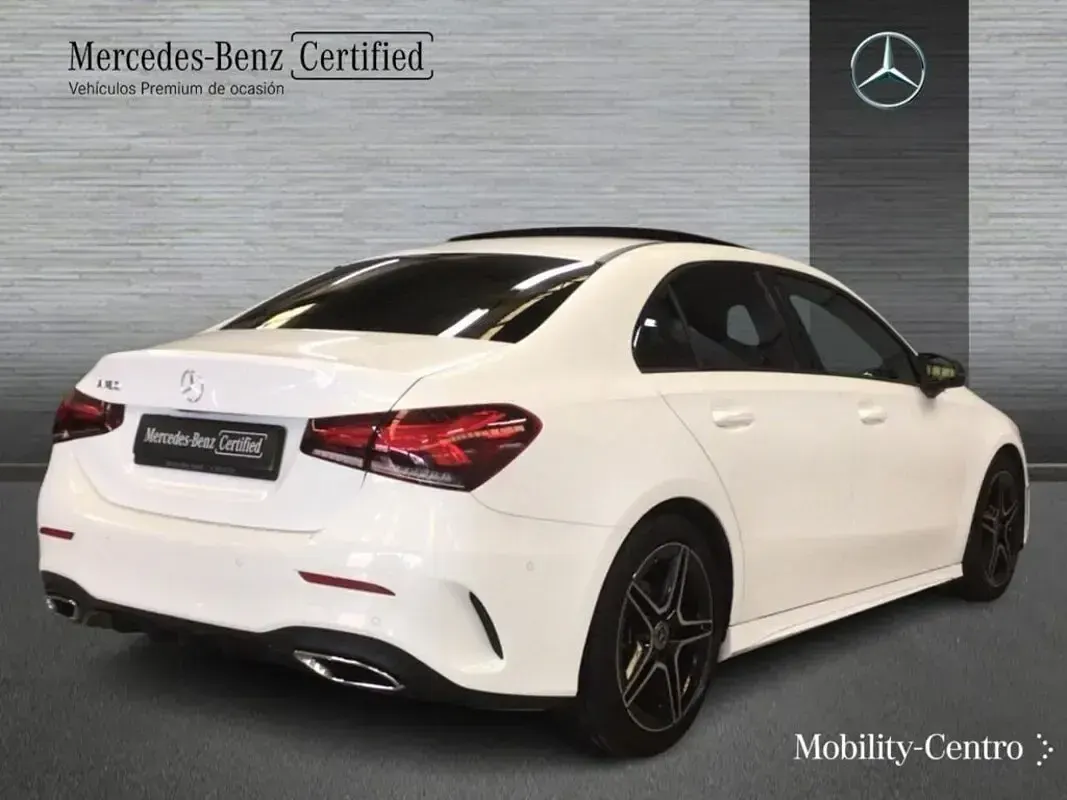 Usado Mercedes A180 AMG line 136 CV (100 kW) 2021 Blanco polar  pintura unicolor Berlina