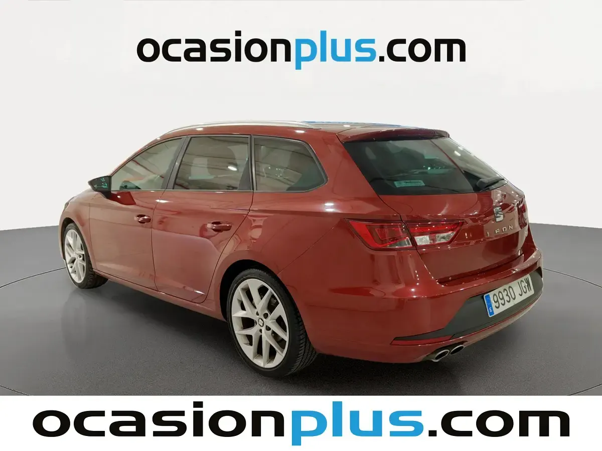 Usado Seat Leon FR 150 CV (110 kW) 2015 Rojo Monovolumen