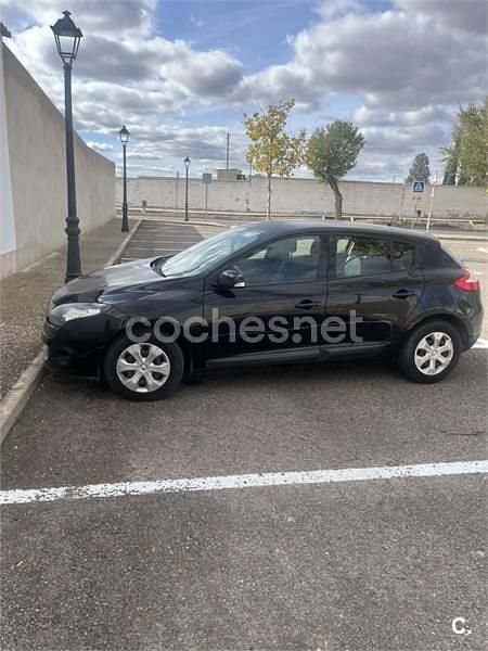 Usado Renault Mégane Dynamique 110 CV (80 kW) 2012 Negro Berlina