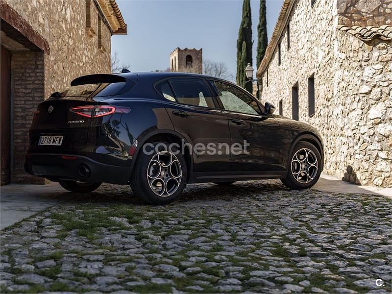 Usado Alfa Romeo Stelvio Sprint 160 CV (117 kW) 2023 Negro SUV
