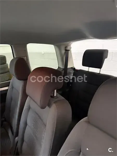 Usado VW Touran Advance 140 CV (102 kW) 2009 Gris / plata Monovolumen