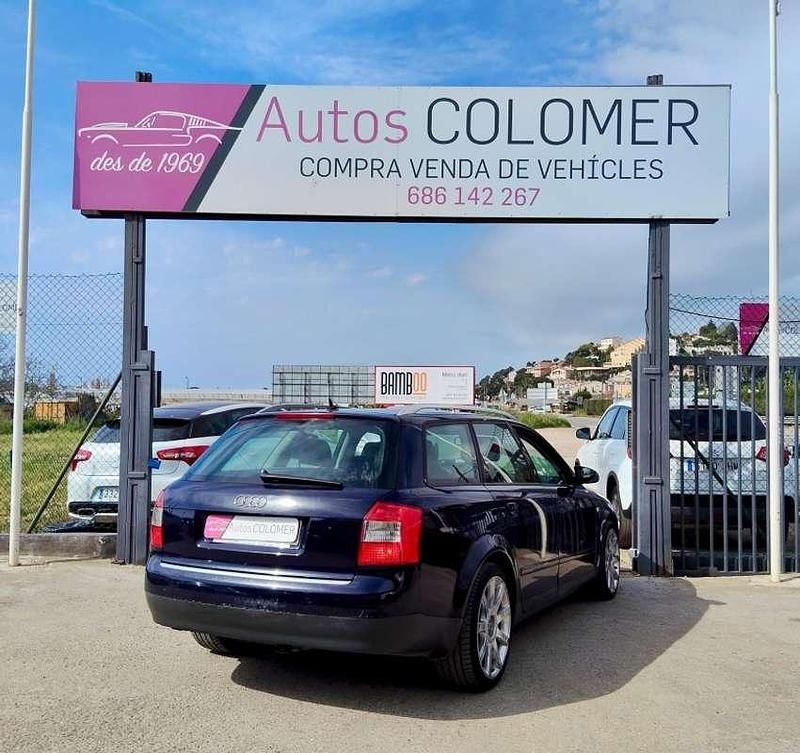 Usado Audi A4 131 CV (96 kW) 2002 Negro Familiar
