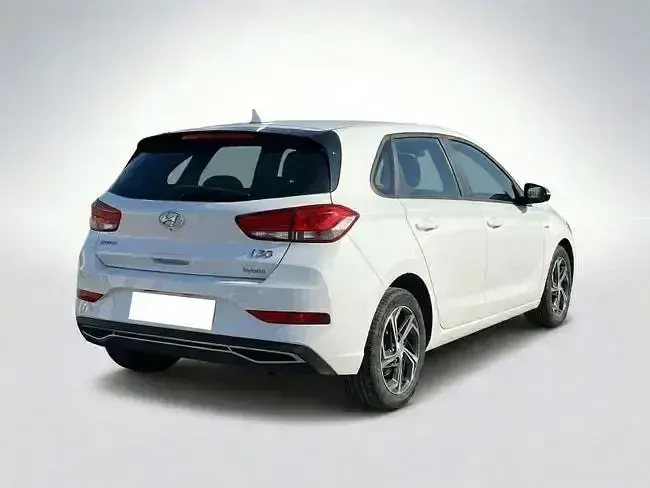 Begagnad Hyundai i30 120 HK (88 kW) 2022 Vit Sedan