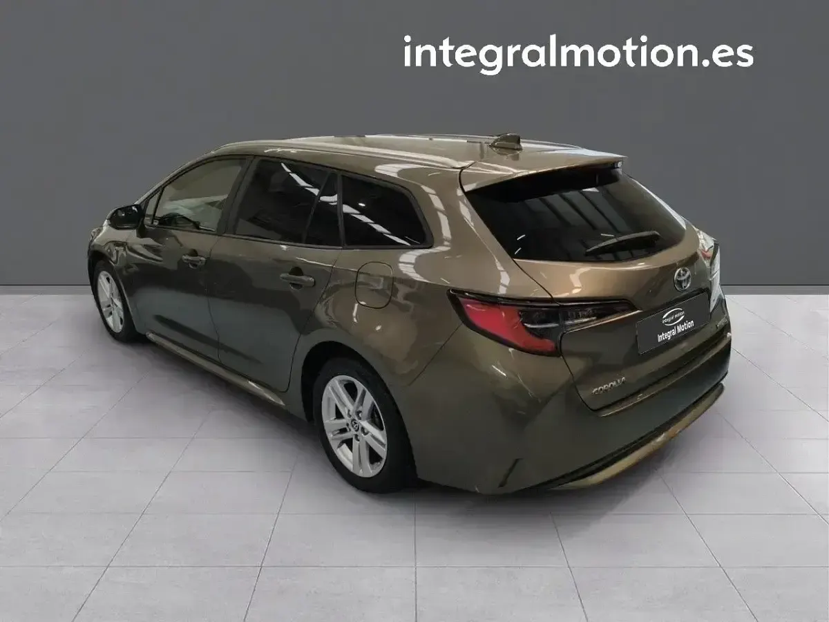 Usado Toyota Corolla Active 122 CV (89 kW) 2021 Gris Familiar