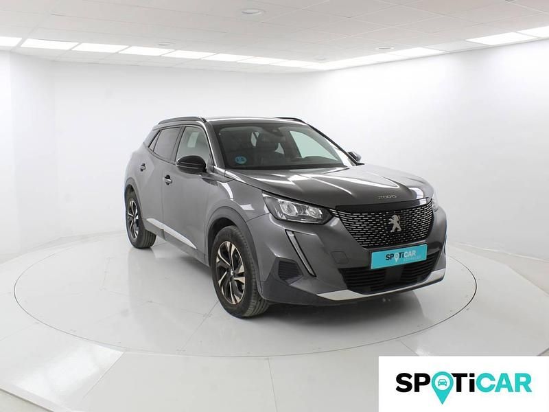Usado Peugeot 2008 Allure 130 CV (95 kW) 2022 Gris SUV