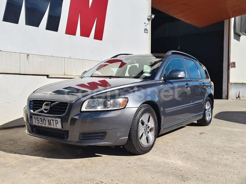 Gris / plata Usado 2011 Volvo V50 Momentum Familiar | 5900 € (Un poco caro) - Imagen 1/4