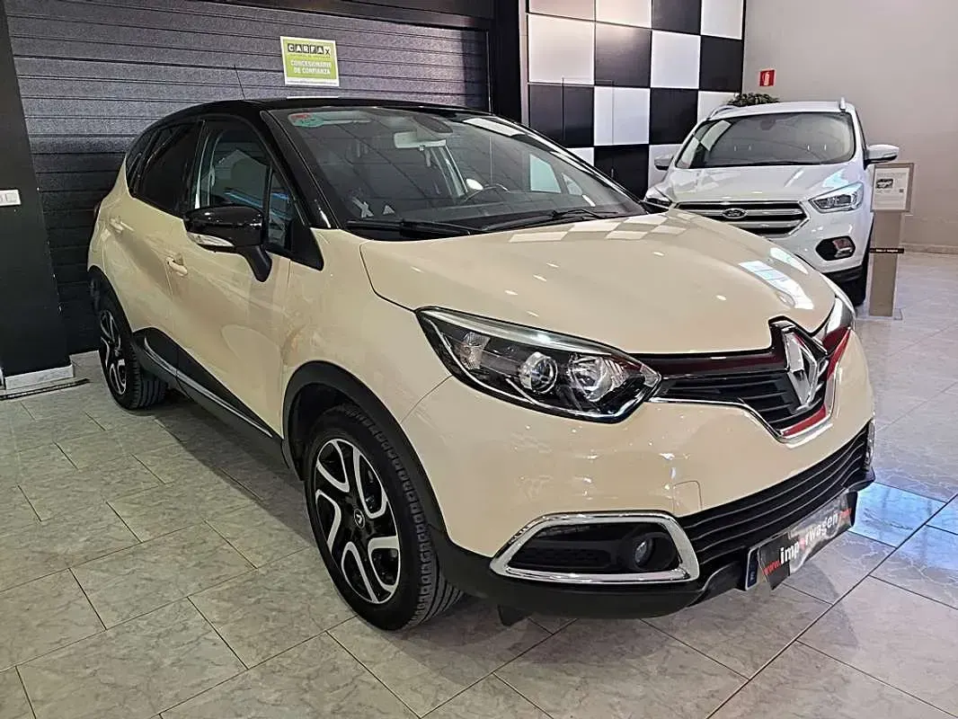 Usado Renault Captur XMOD 120 CV (88 kW) 2017 Beige SUV
