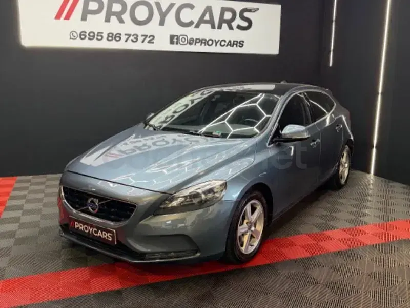 Usado Volvo V40 Momentum 150 CV (110 kW) 2013 Gris / plata Berlina