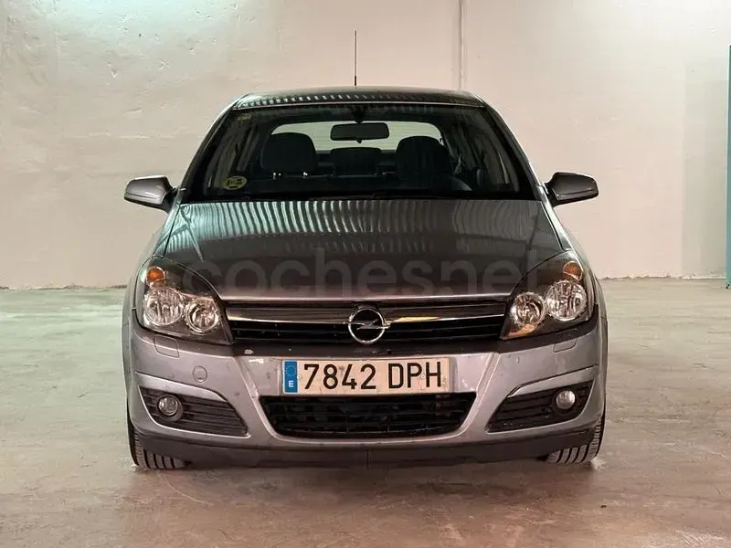 Usado Opel Astra Elegance 150 CV (110 kW) 2005 Gris / plata Berlina
