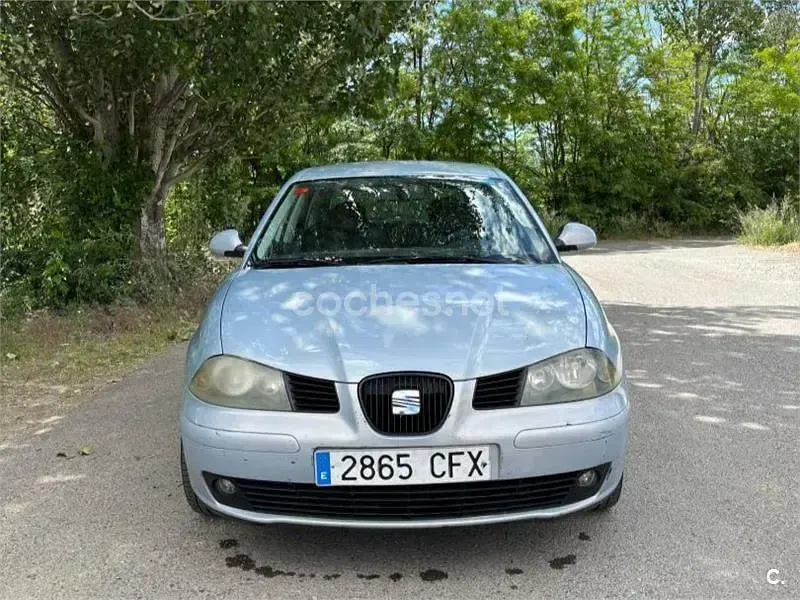Usado Seat Ibiza Stella 100 CV (73 kW) 2003 Azul Utilitario