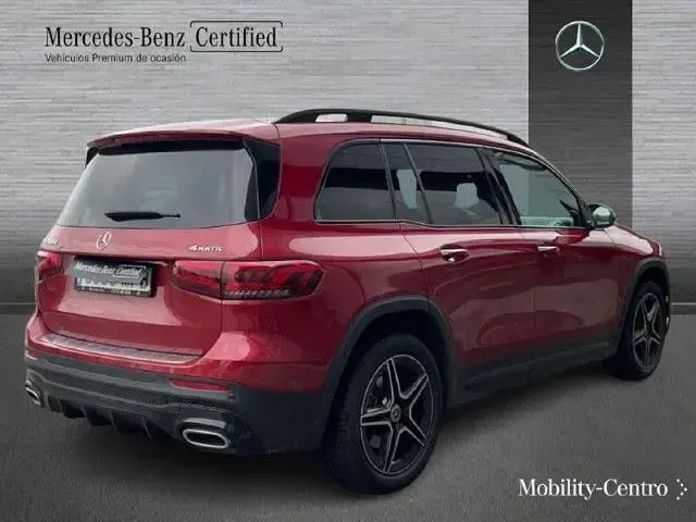 Käytetty Mercedes GLB200 AMG line 150 HP (110 kW) 2023 Punainen Katumaasturi