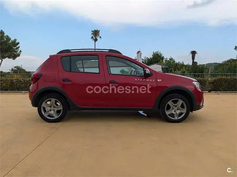 Usado Dacia Sandero Stepway 90 CV (66 kW) 2018 Rojo Berlina