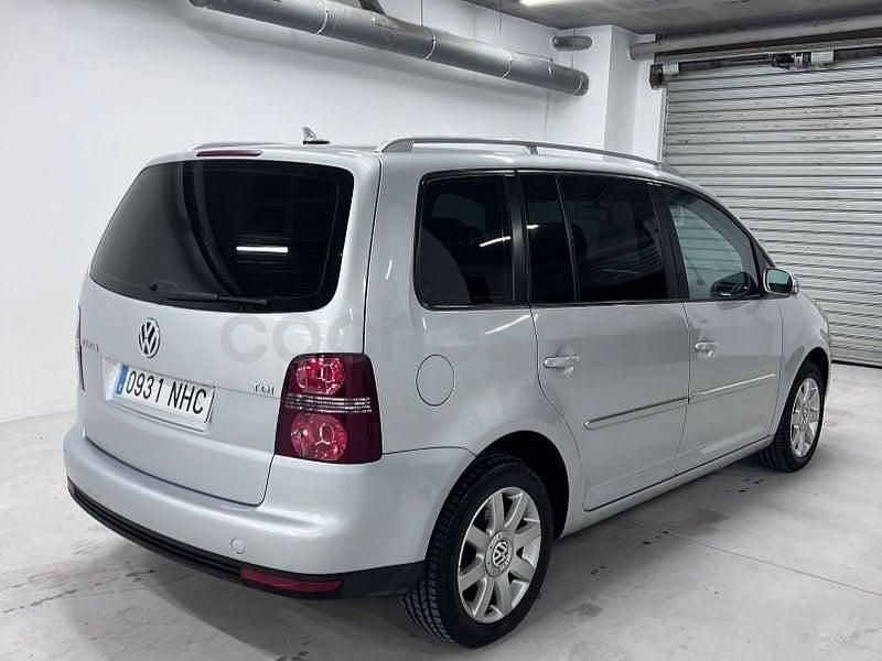 Usado VW Touran Edition 105 CV (77 kW) 2007 Gris / plata Monovolumen
