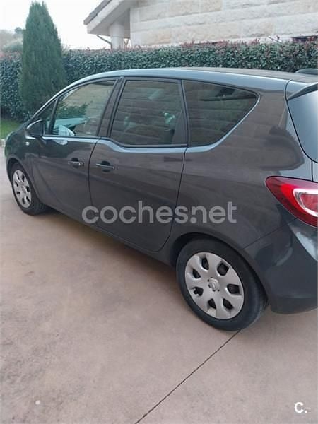 Usado Opel Meriva Selective 120 CV (88 kW) 2016 Gris / plata Monovolumen
