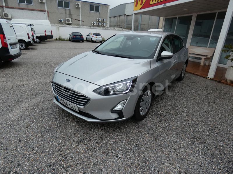 Usado Ford Focus Trend 95 CV (69 kW) 2021 Gris / plata Berlina