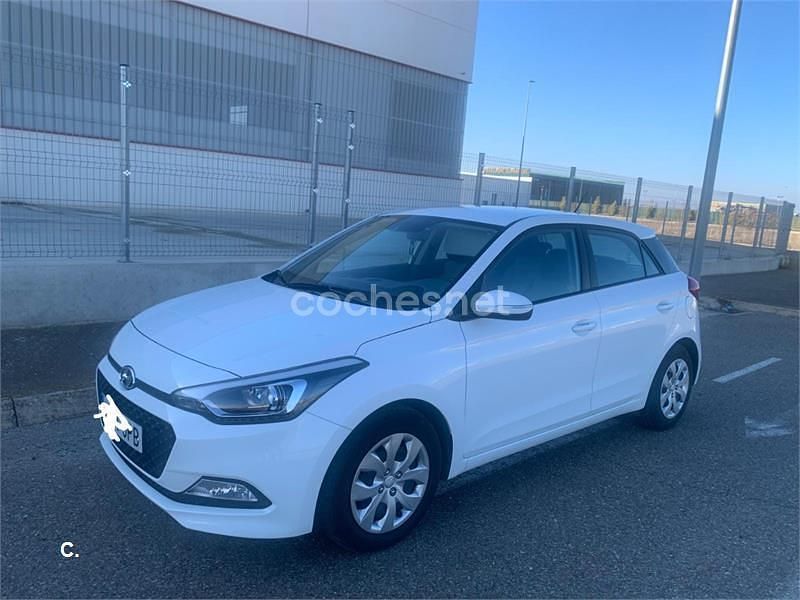 Blanco Usado 2016 Hyundai i20 Berlina | 10.700 € (Precio justo) - Imagen 1/4