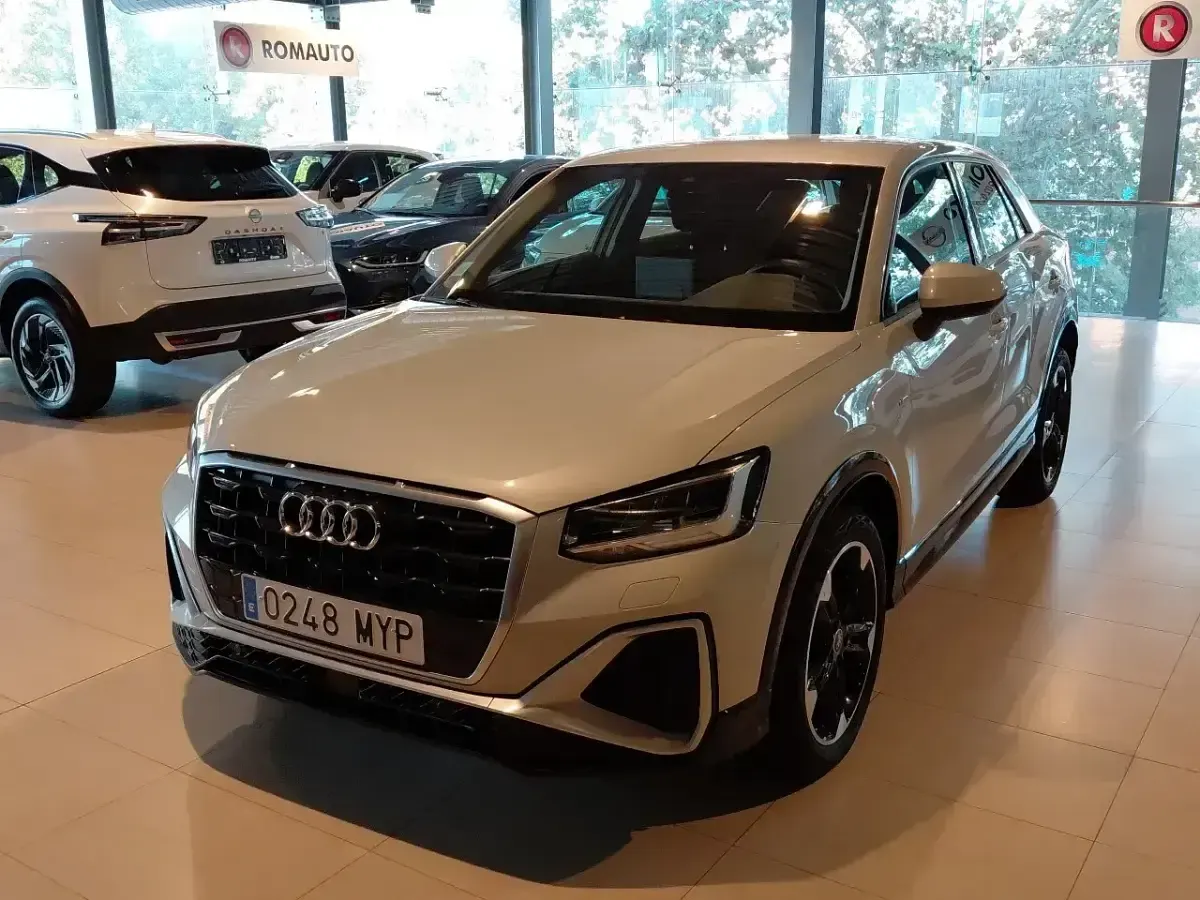 Usado Audi Q2 S-Line 150 CV (110 kW) 2025 Gris SUV