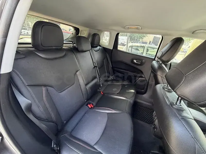 Usado Jeep Compass Limited 190 CV (139 kW) 2021 Gris / plata SUV