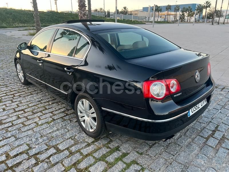Usado VW Passat Highline 200 CV (147 kW) 2006 Negro Berlina