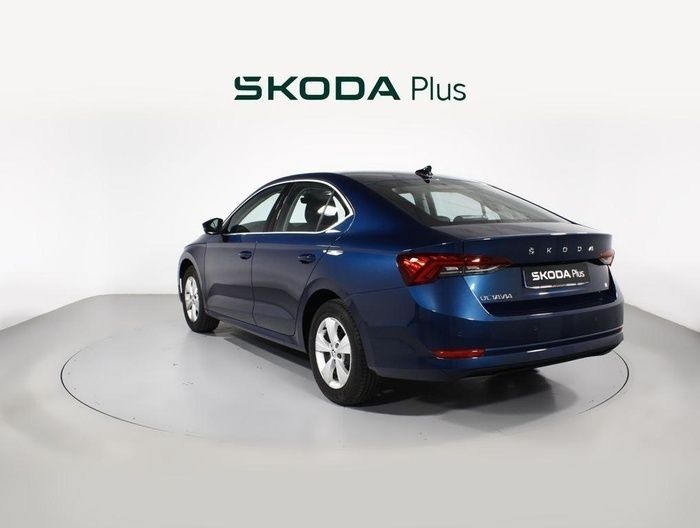 Azul Usado 2024 Skoda Octavia Ambition Berlina | 26.500 € (Precio justo) - Imagen 1/4