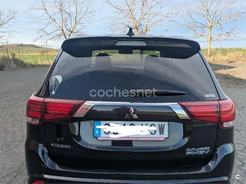 Usado Mitsubishi Outlander P-HEV Motion 224 CV (164 kW) 2019 Negro SUV