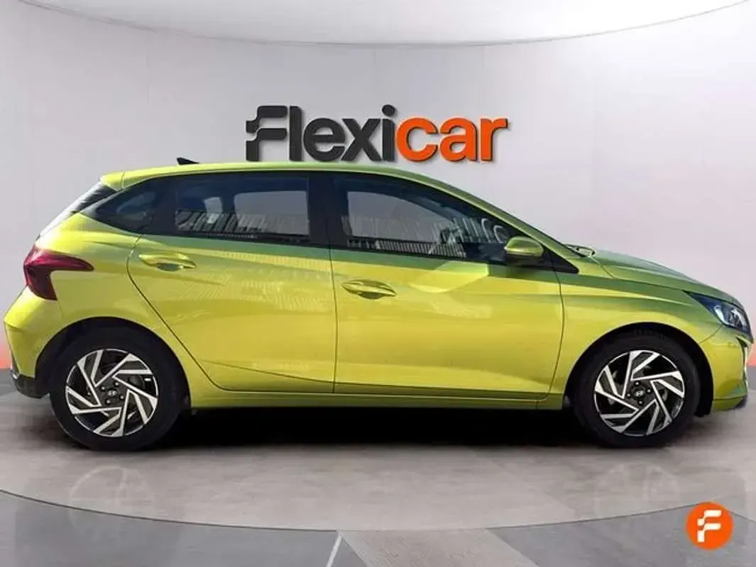 Usado Hyundai i20 101 CV (74 kW) 2024 Verde Utilitario