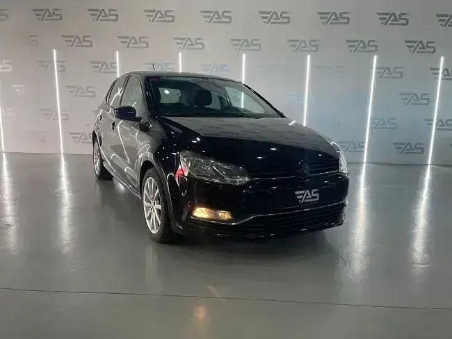 Usado VW Polo 90 CV (66 kW) 2014 Negro Utilitario