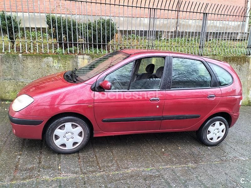 Usado Renault Scénic Authentique 110 CV (80 kW) 2002 Granate Monovolumen