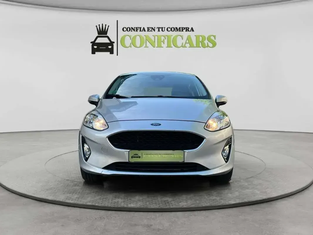 Usado Ford Fiesta Trend 86 CV (63 kW) 2018 Plateado Utilitario