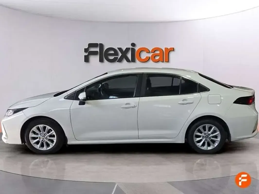 Usado Toyota Corolla Active 125 CV (91 kW) 2023 Blanco Berlina