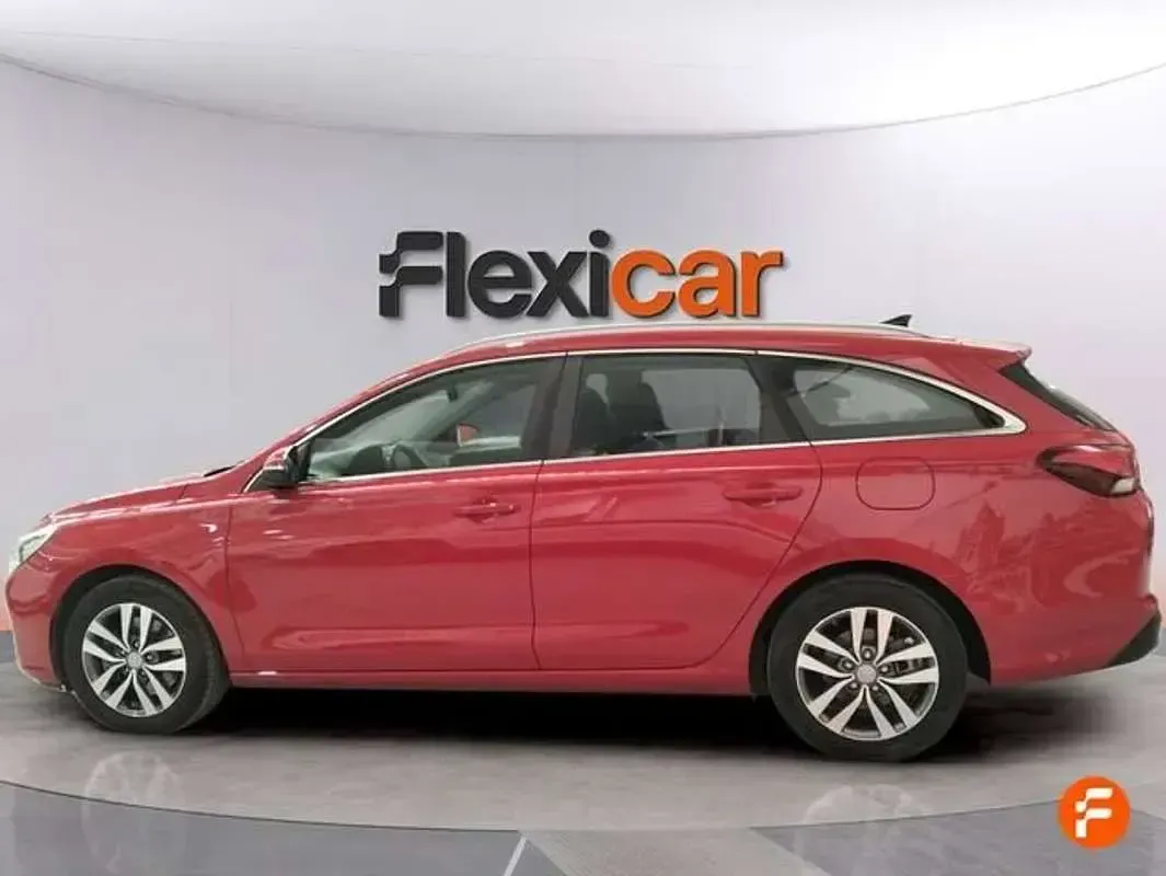 Usado Hyundai i30 110 CV (80 kW) 2017 Rojo Familiar
