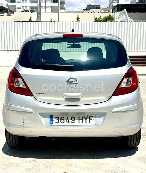 Usado Opel Corsa Selective 100 CV (73 kW) 2014 Gris / plata Utilitario