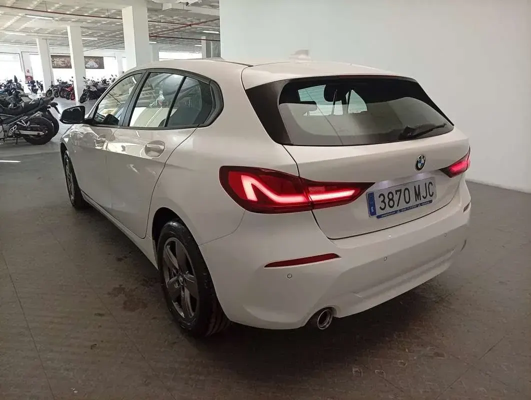 Usado BMW 116 116 CV (85 kW) 2023 Blanco Utilitario