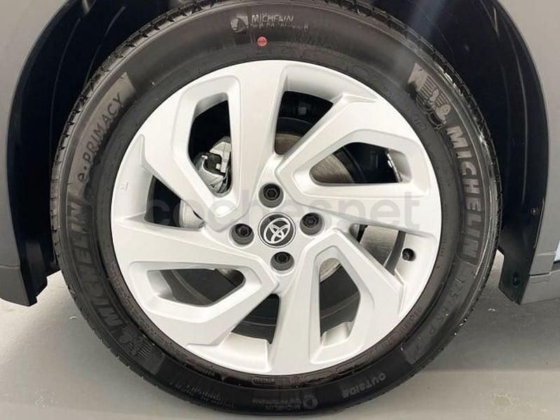 Usado Toyota Aygo X Play 72 CV (52 kW) 2025 Gris / plata SUV