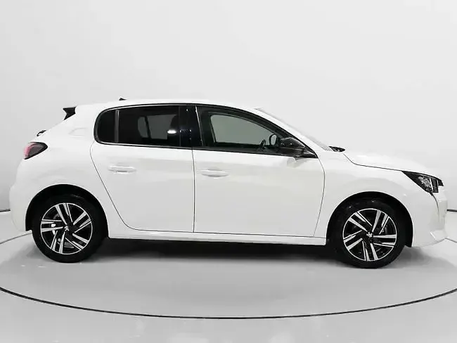 Usado Peugeot 208 Allure 100 CV (73 kW) 2023 Blanco Utilitario