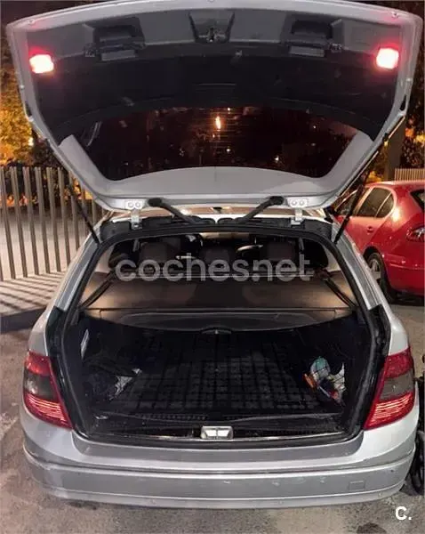Usado Mercedes C200 Avantgarde 136 CV (100 kW) 2009 Gris / plata Familiar