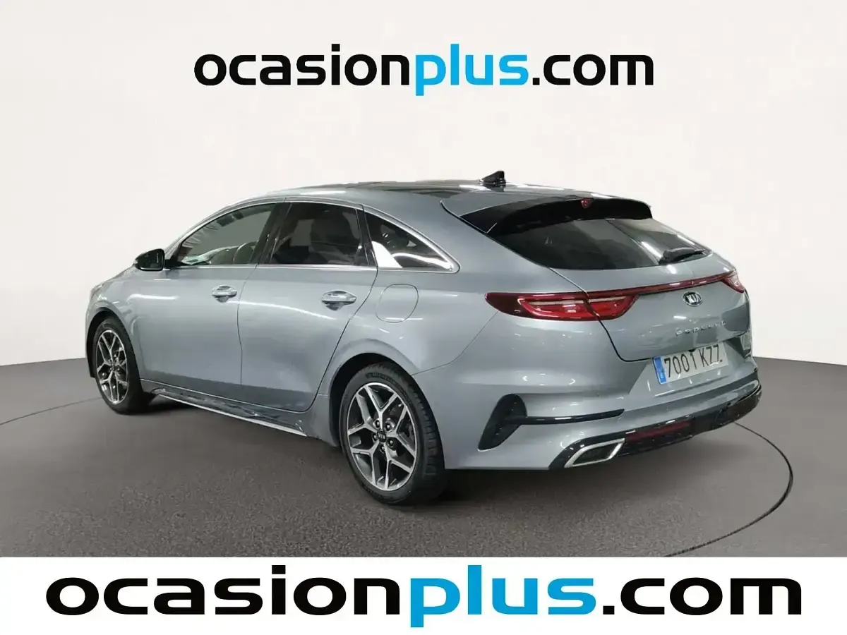 Usado Kia ProCeed GT-Line 140 CV (102 kW) 2019 Gris / plata Familiar