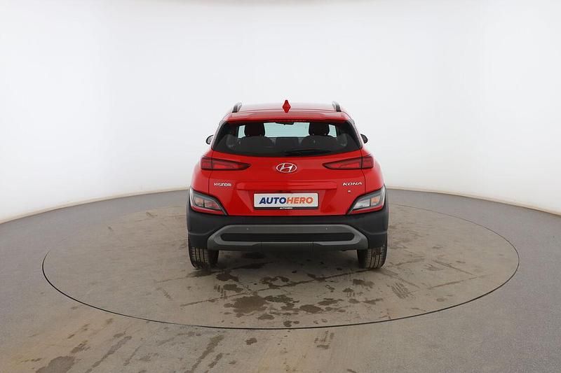 Usado Hyundai Kona 120 CV (88 kW) 2022 Rojo SUV