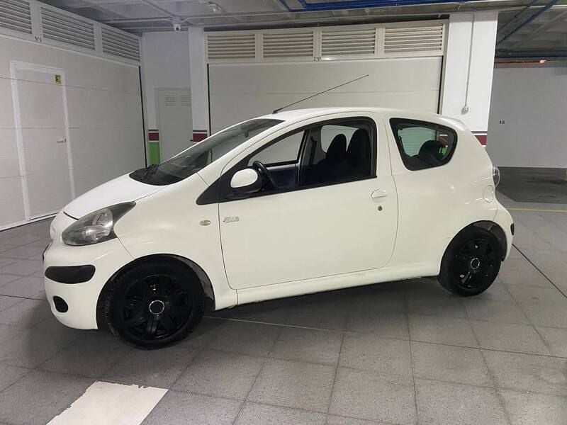 Blanco Usado 2009 Toyota Aygo Utilitario | 3200 € (Precio justo) - Imagen 1/4