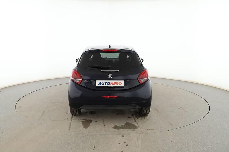 Usado Peugeot 208 Style 82 CV (60 kW) 2018 Negro Utilitario