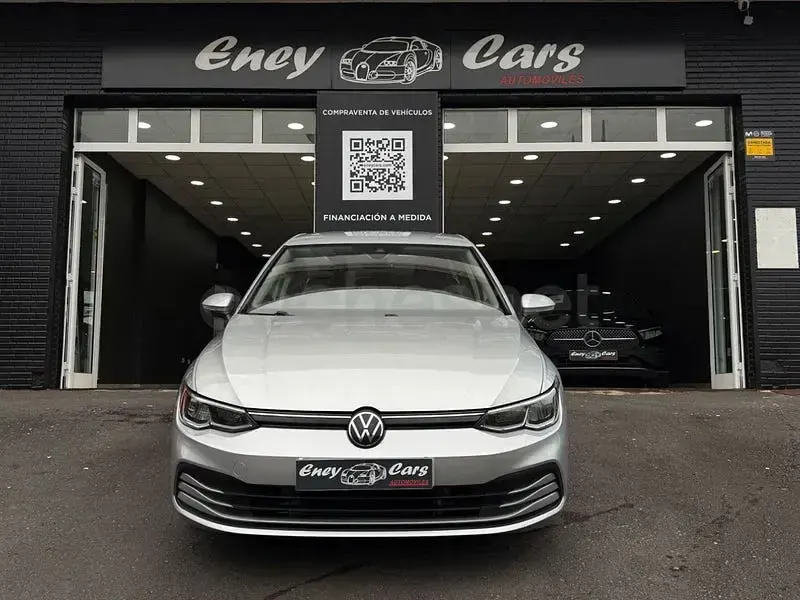 Usado VW Golf VIII 110 CV (80 kW) 2022 Gris / plata Berlina