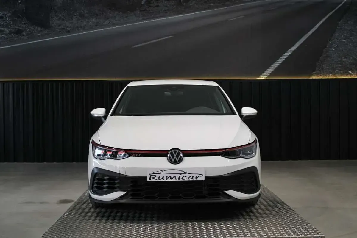 Usado VW Golf VII GTI 300 CV (220 kW) 2021 Blanco Utilitario
