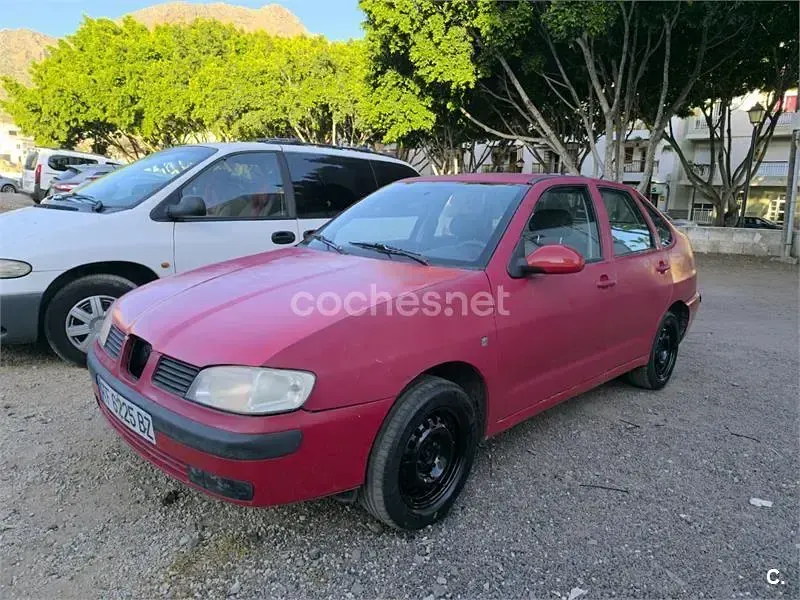 Usado Seat Cordoba Stella 60 CV (44 kW) 2000 Rojo Berlina