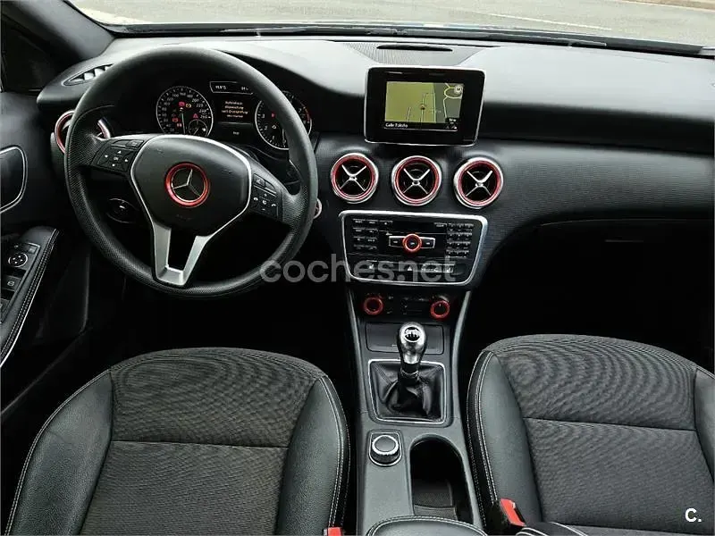 Usado Mercedes A180 Style 122 CV (89 kW) 2014 Gris / plata Berlina