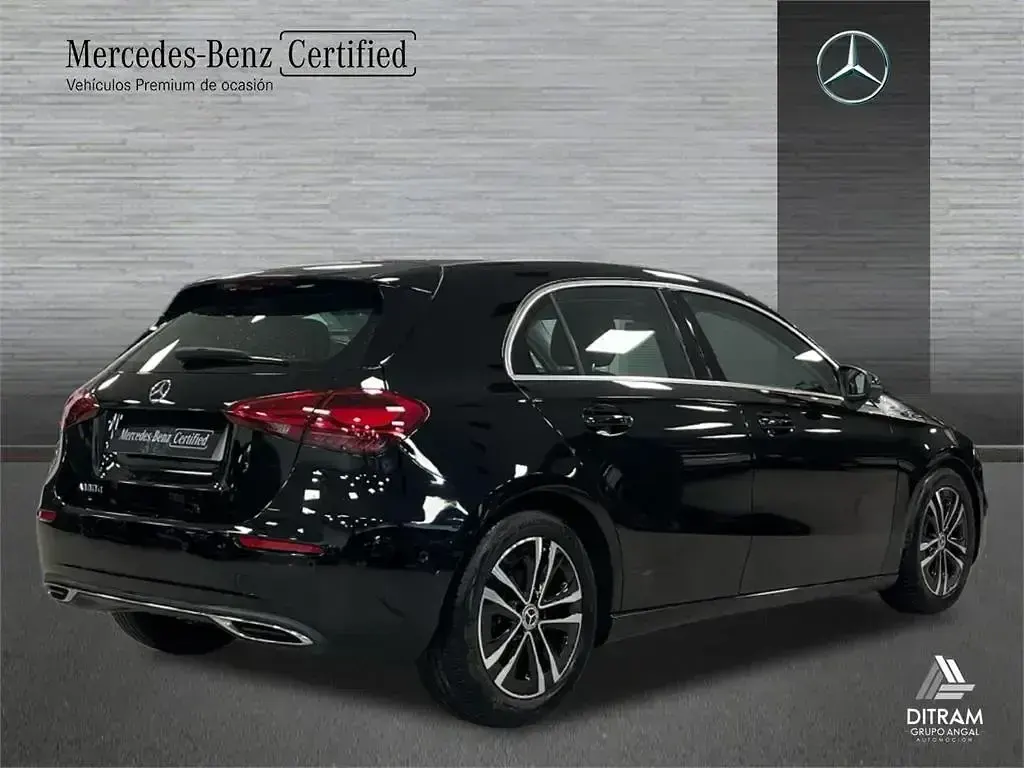 Usado Mercedes A180 116 CV (85 kW) 2024 Negro Berlina