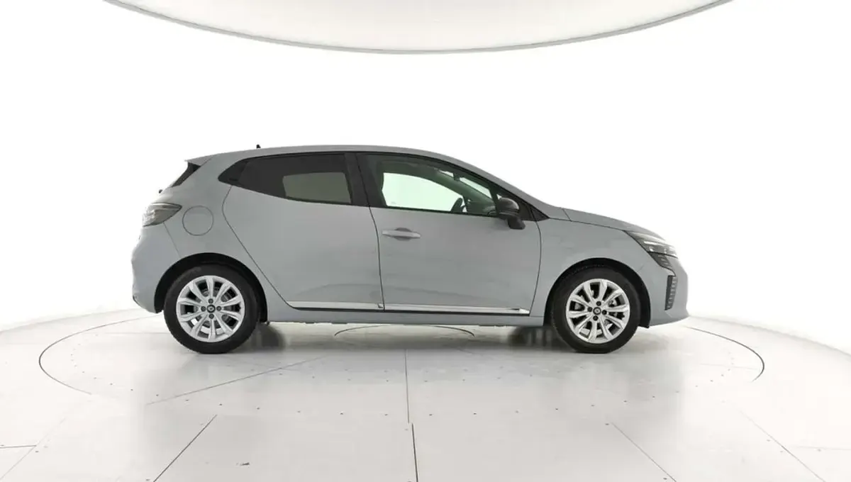 Usado Renault Clio Evolution 101 CV (74 kW) 2025 Gris Utilitario