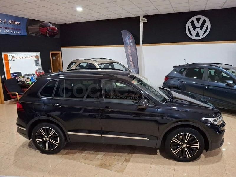 Usado VW Tiguan Life 150 CV (110 kW) 2021 Negro SUV