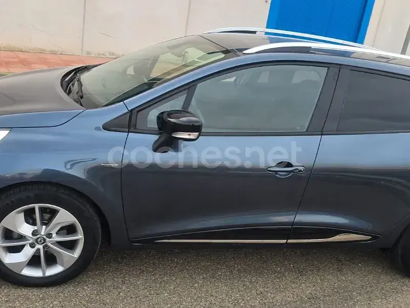 Usado Renault Clio Zen 90 CV (66 kW) 2017 Azul Familiar