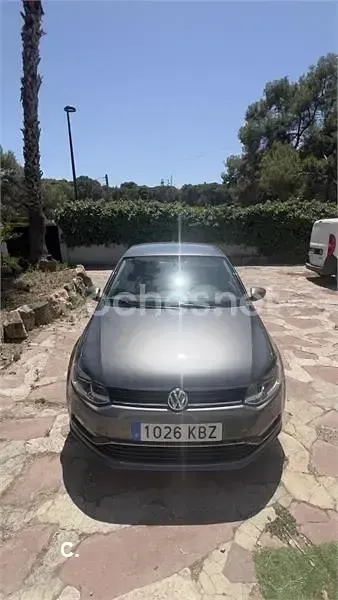 Usado VW Polo 90 CV (66 kW) 2017 Gris / plata Berlina