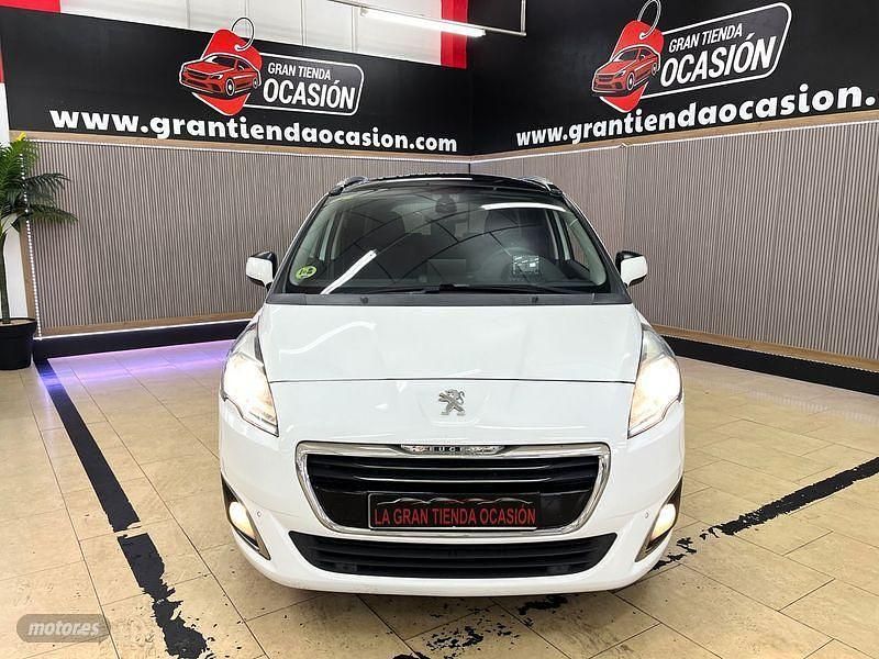 Usado Peugeot 5008 Allure 120 CV (88 kW) 2014 Blanco Monovolumen